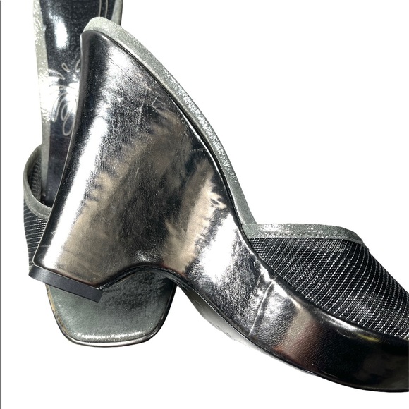 NWOT Charles David Silver Wedge with Silver Mesh Band & Solid Silver Heel - Picture 2 of 6